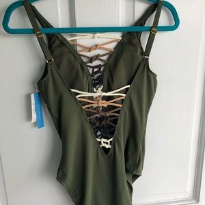 Bleu Rod Beattie One Piece Size 6